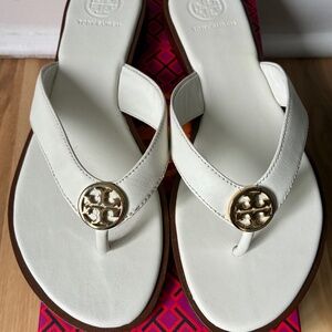 SOLD TORY BURCH LEATHER BENTON FLIP FLOPS SIZE 6 New ivory